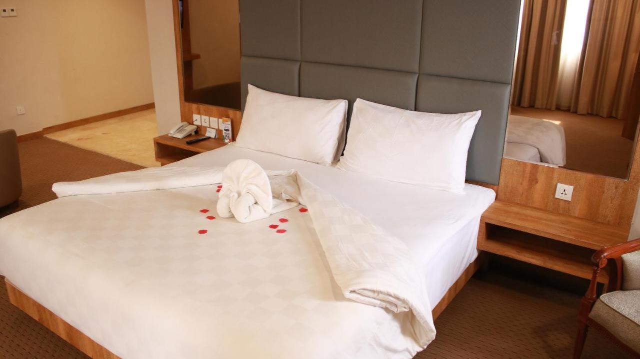 Beverly Hotel Batam Nagoya Extérieur photo