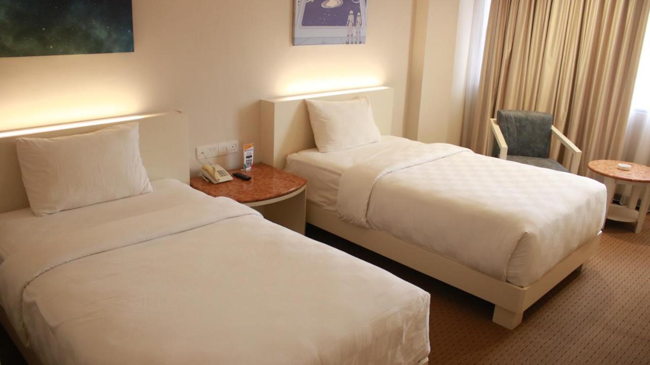 Beverly Hotel Batam Nagoya Extérieur photo