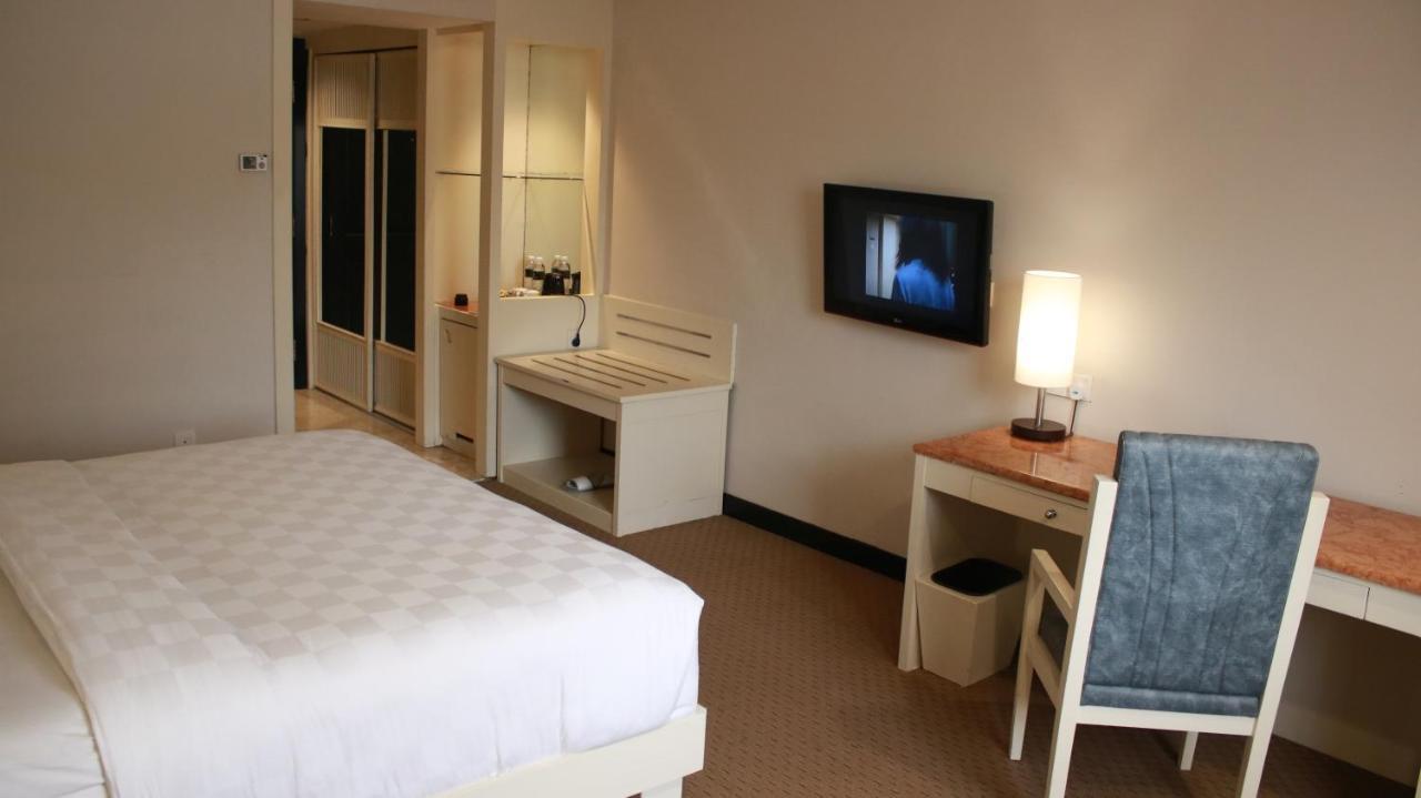 Beverly Hotel Batam Nagoya Extérieur photo