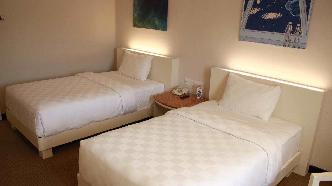 Beverly Hotel Batam Nagoya Extérieur photo
