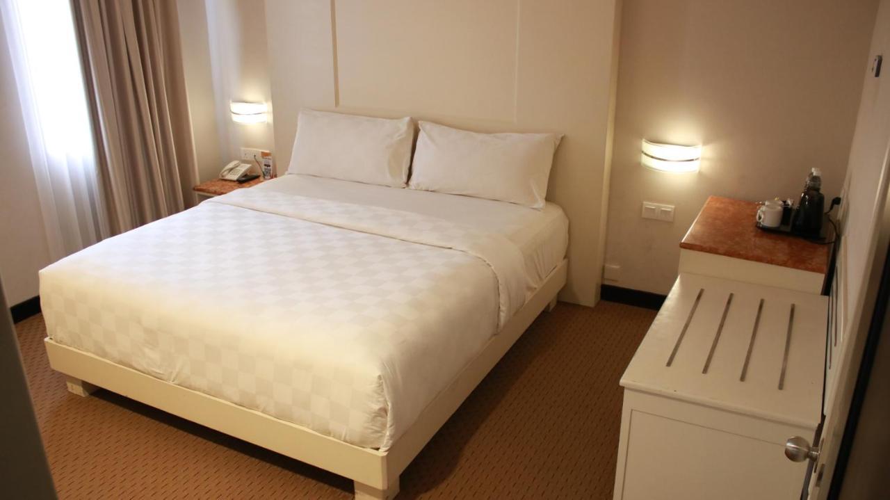 Beverly Hotel Batam Nagoya Extérieur photo