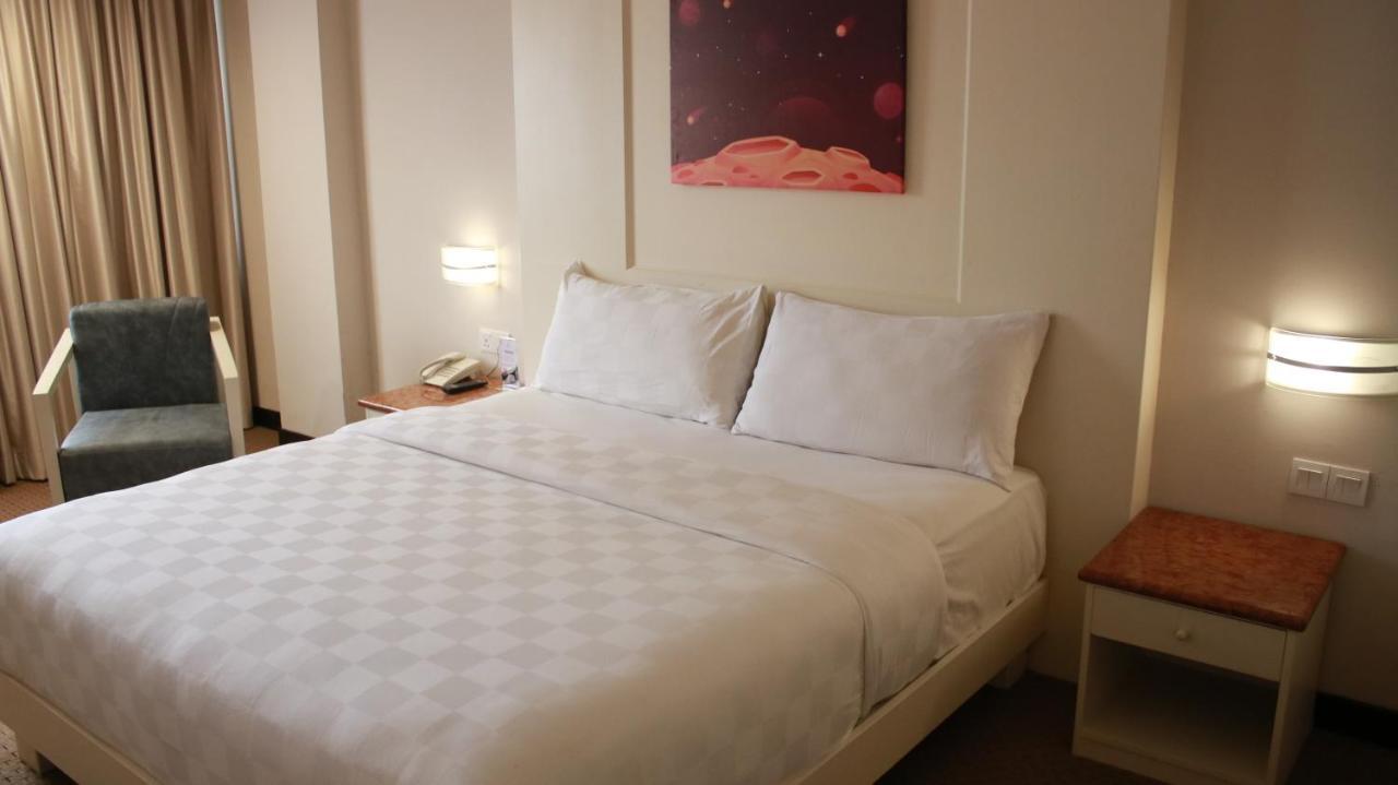 Beverly Hotel Batam Nagoya Extérieur photo