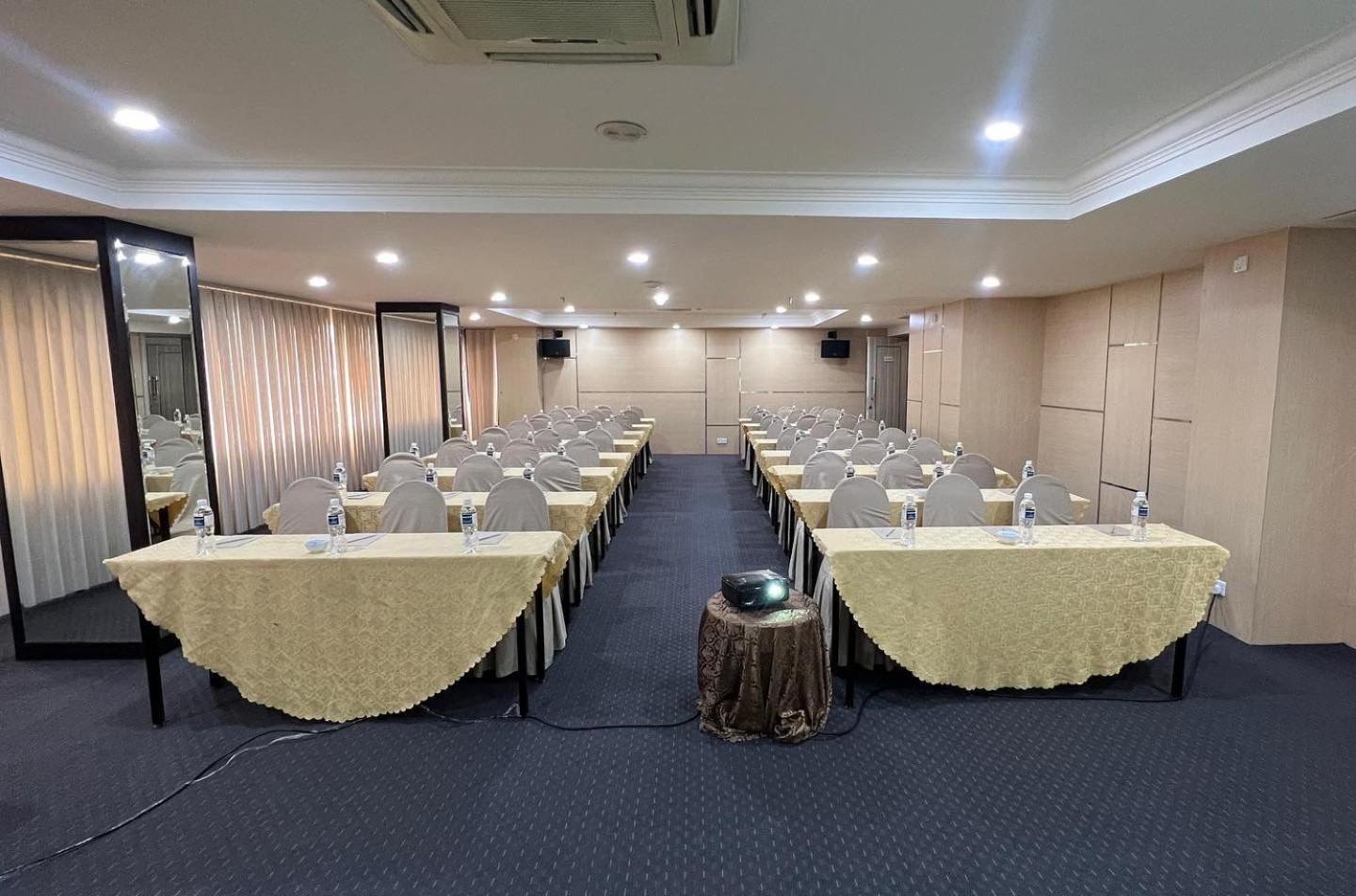 Beverly Hotel Batam Nagoya Extérieur photo