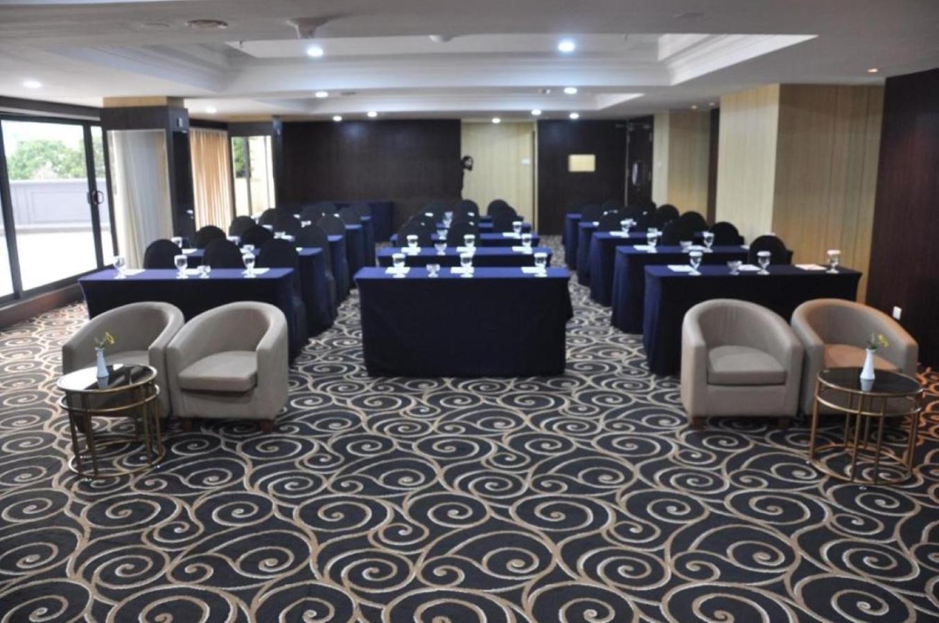 Beverly Hotel Batam Nagoya Extérieur photo