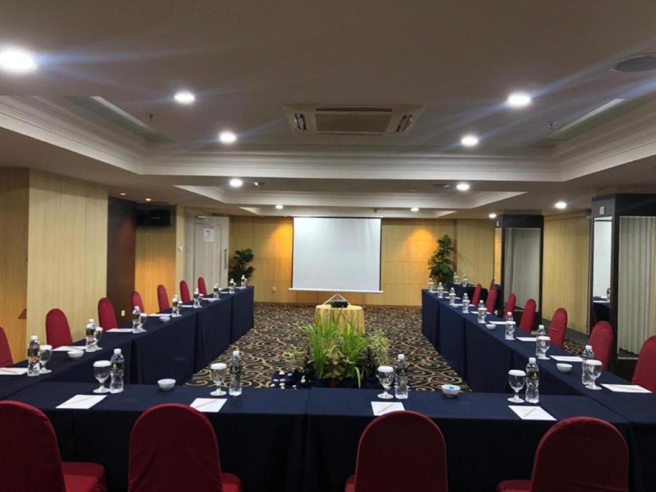 Beverly Hotel Batam Nagoya Extérieur photo