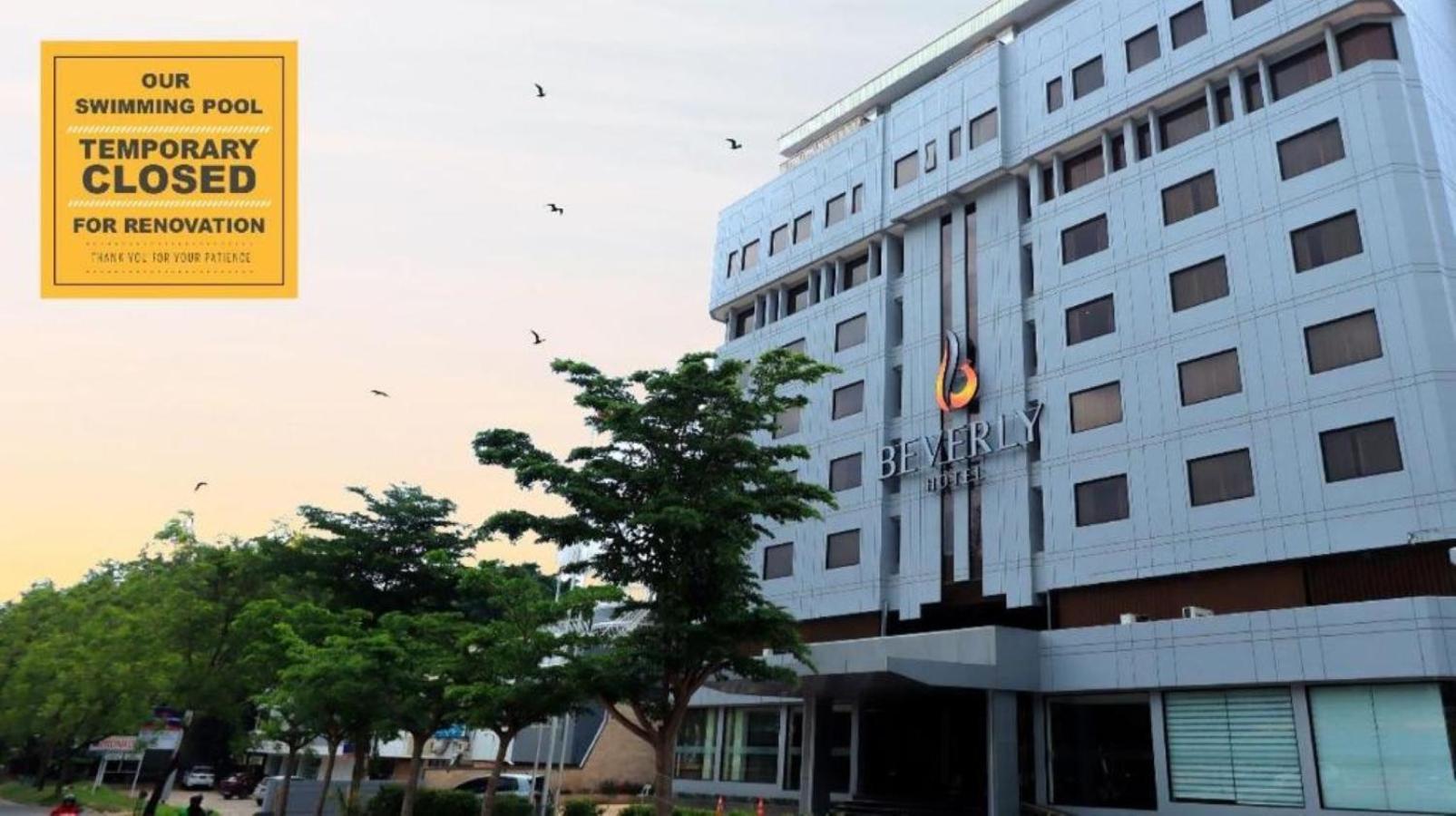 Beverly Hotel Batam Nagoya Extérieur photo