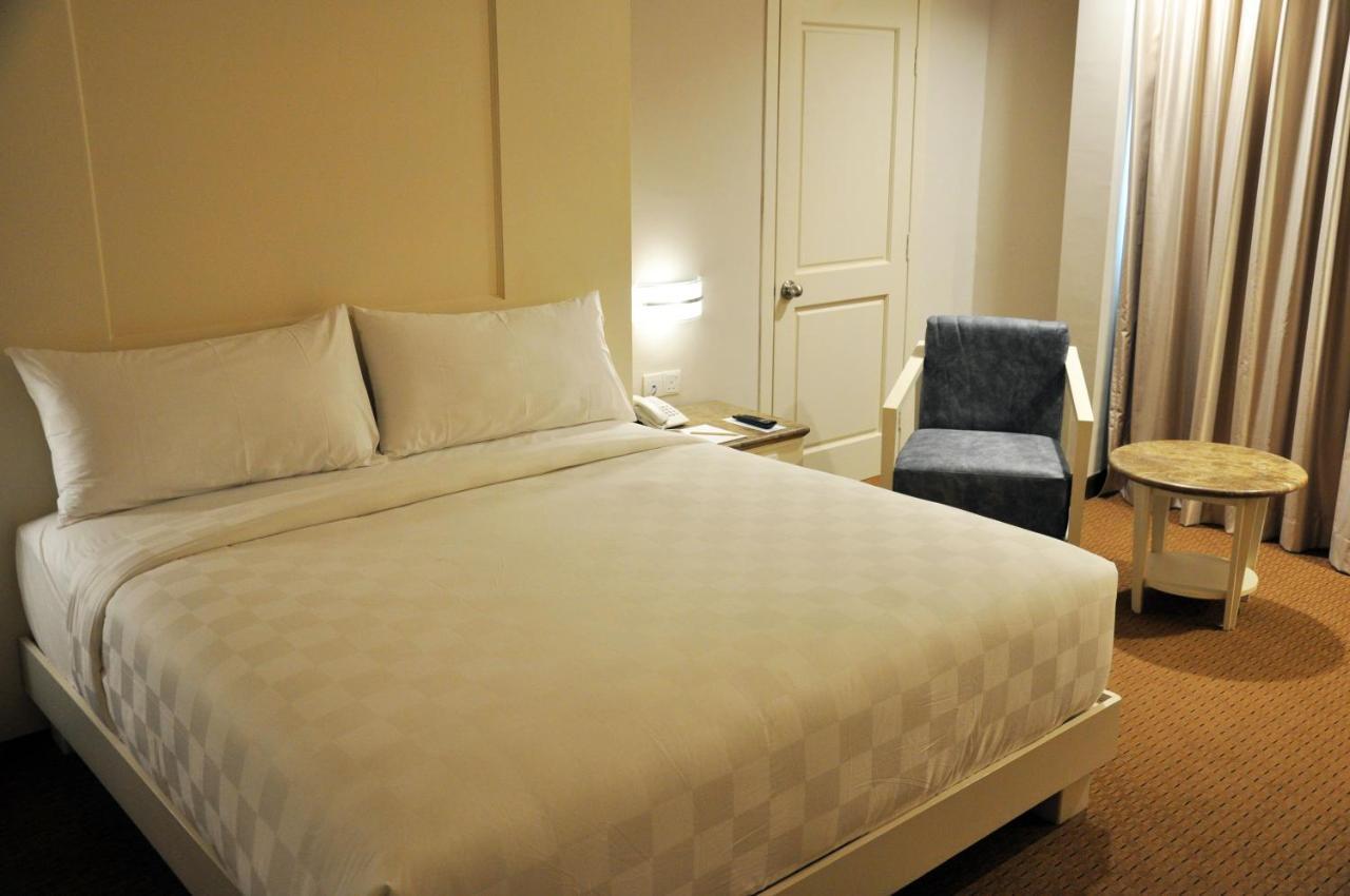 Beverly Hotel Batam Nagoya Extérieur photo