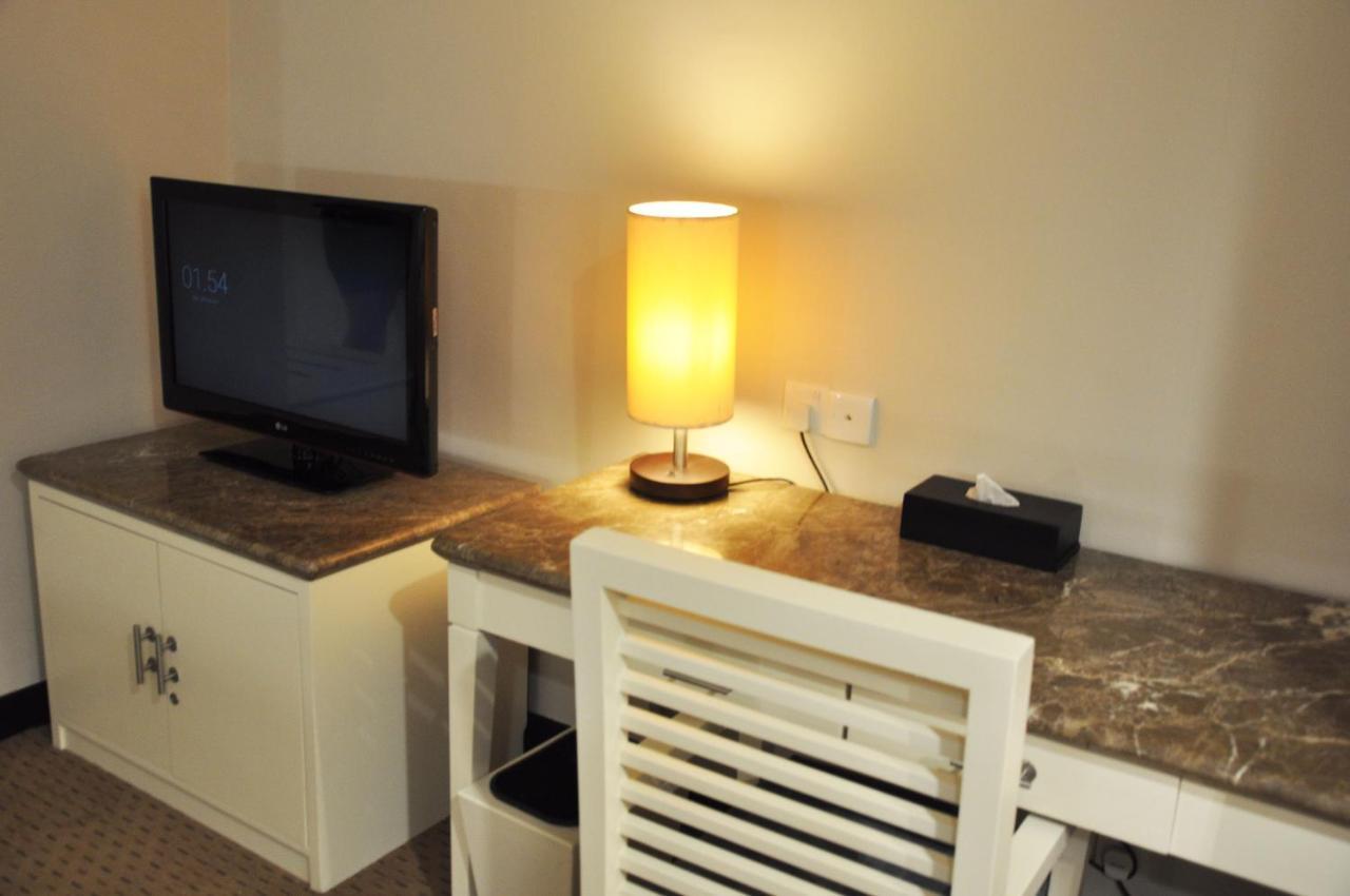 Beverly Hotel Batam Nagoya Extérieur photo