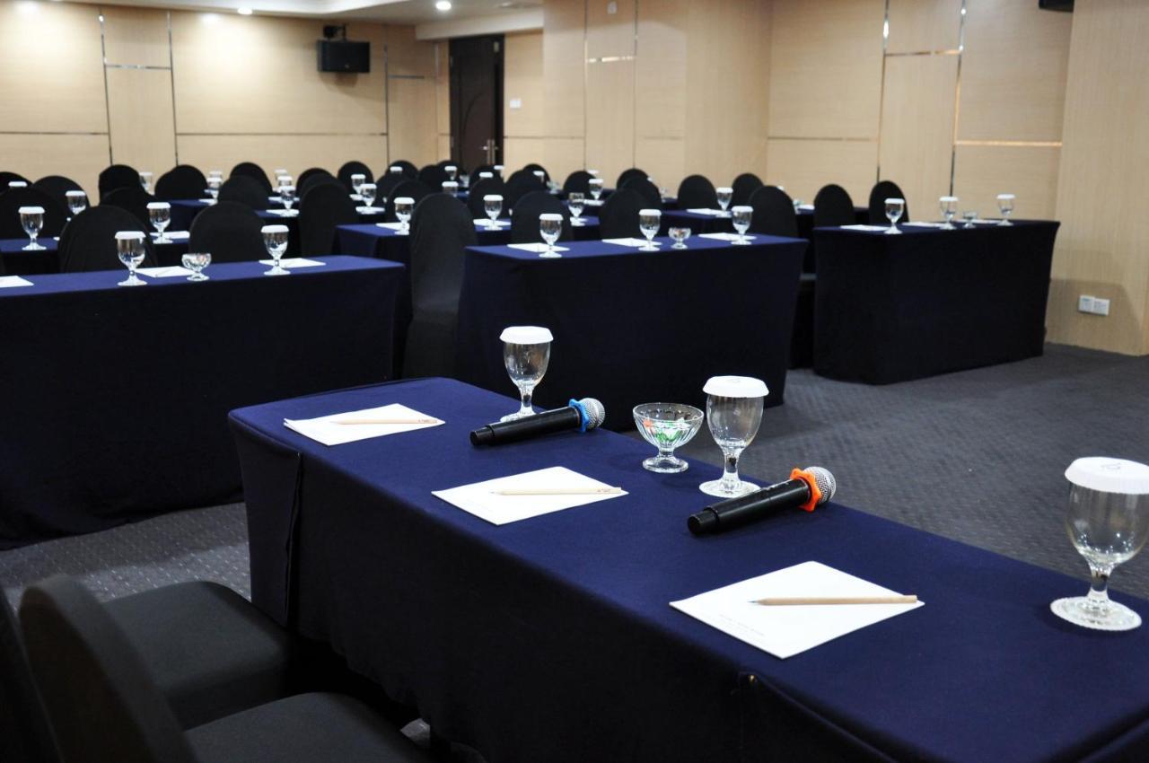 Beverly Hotel Batam Nagoya Extérieur photo