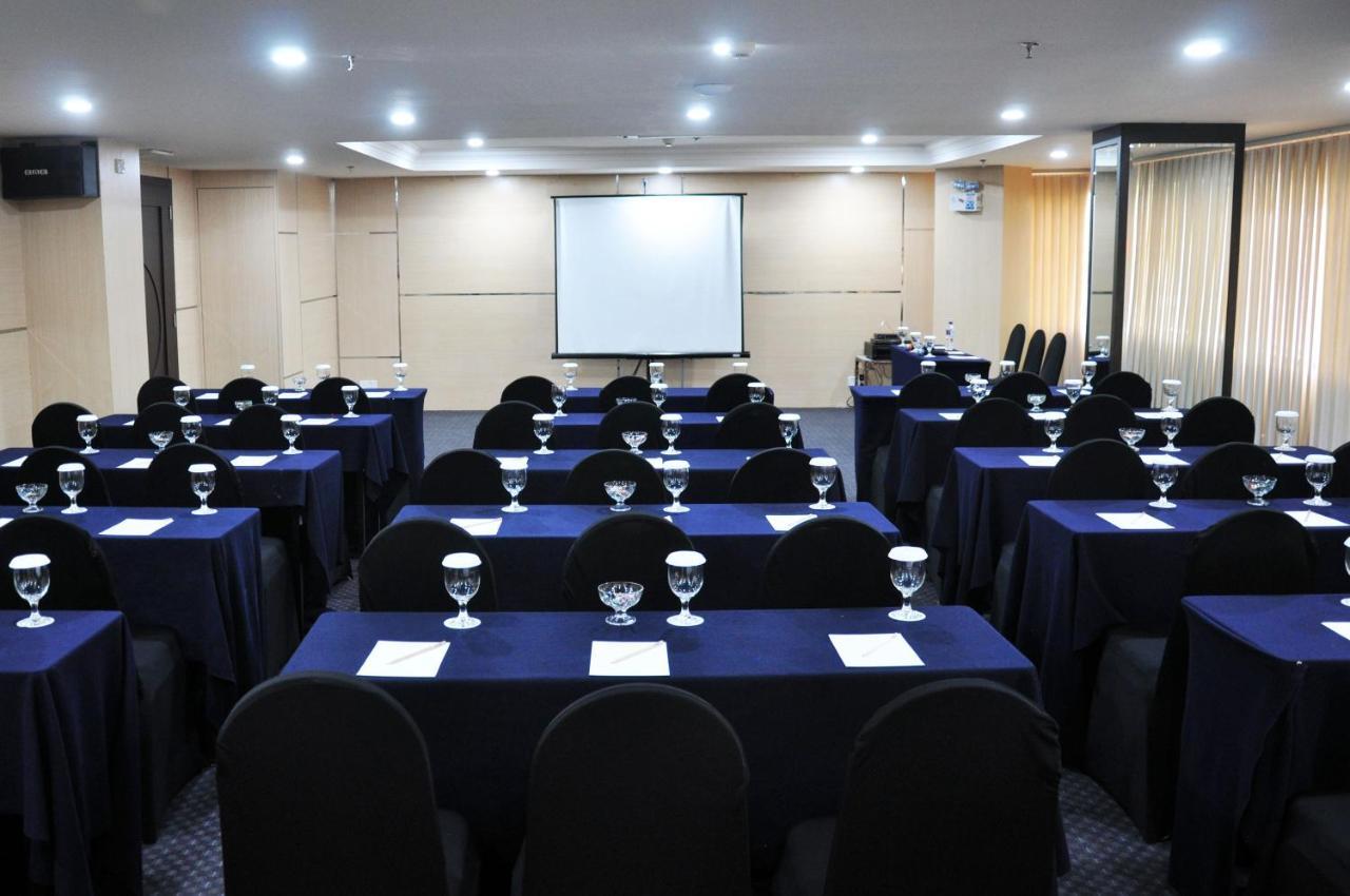 Beverly Hotel Batam Nagoya Extérieur photo