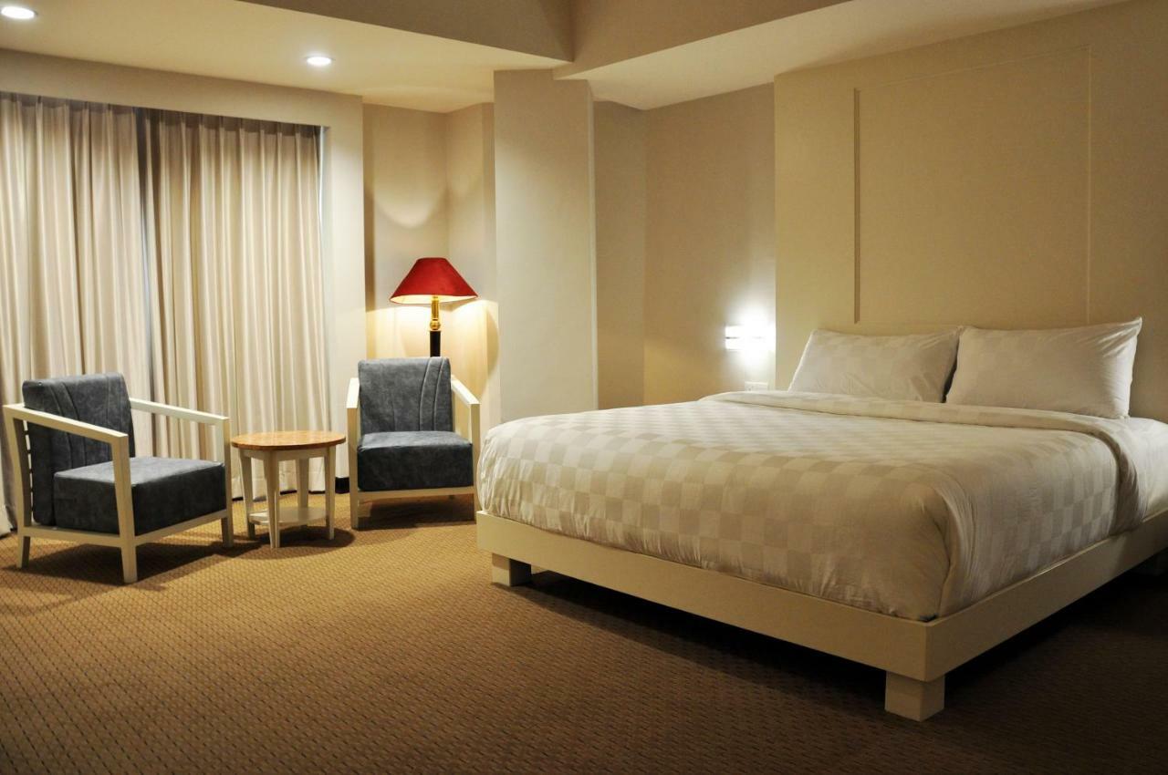 Beverly Hotel Batam Nagoya Extérieur photo