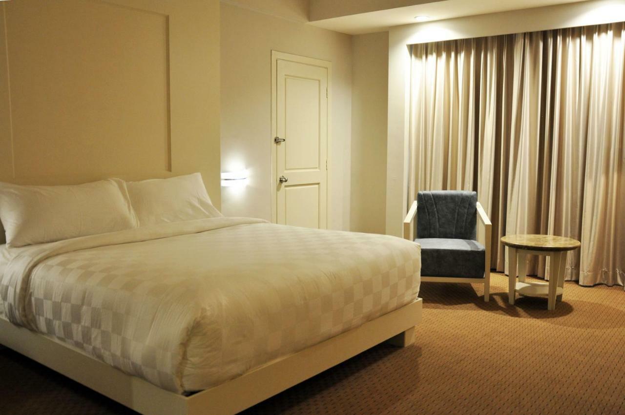 Beverly Hotel Batam Nagoya Extérieur photo