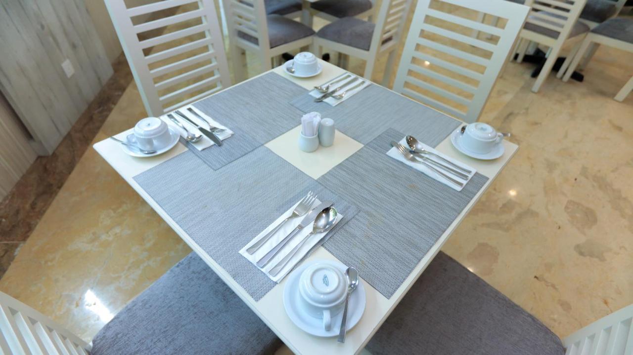 Beverly Hotel Batam Nagoya Extérieur photo